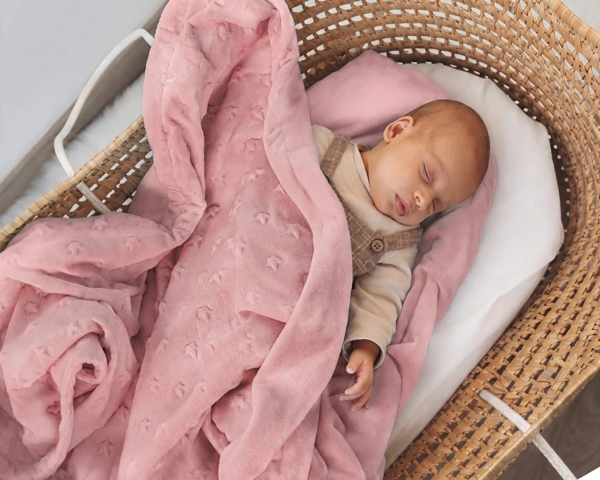Manta para bebés con estrellas en relieve